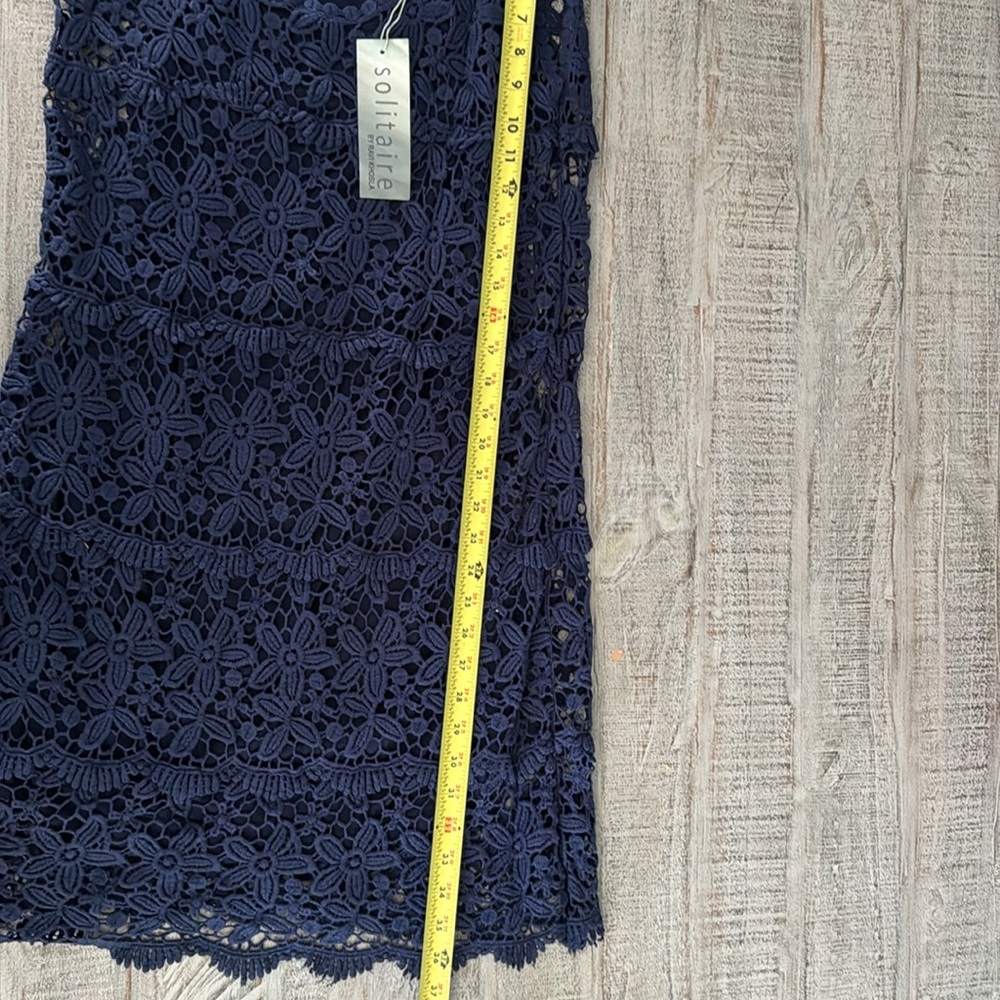 Solitaire Lace Dress - Picture 4 of 5